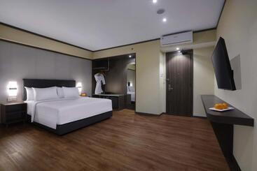 Отель Harper Premier Nagoya Batam