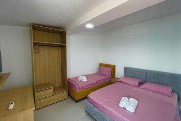 בית מלון כפרי Kloi Luxury Rooftops