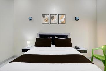 Super Hotel O Banthara Near Airport