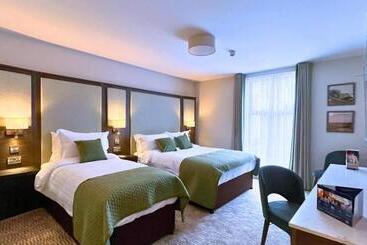 בית מלון כפרי Ravenport Resort