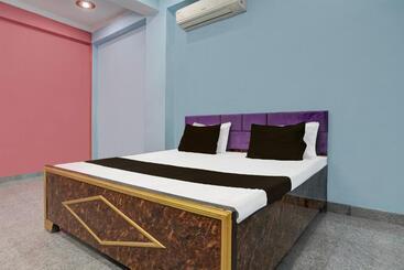 فندق Spot On Om Sai Garden