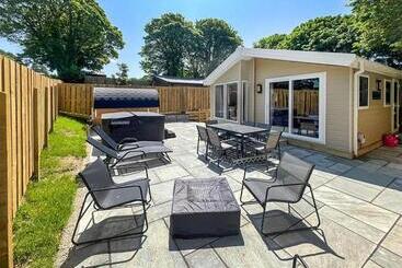 אתר נופש Hamlet Lodge Retreat At Calloose Holiday Park