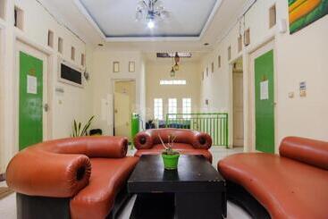 Hotel Fajar Inn Mitra Reddoorz
