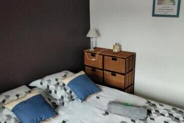 تختخواب و صبحانه Les Toitures De Nîmes