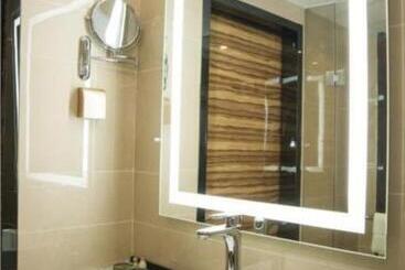 Borrman Hotel Guilin Two Rivers And Four Lakes Elephant Hill Park