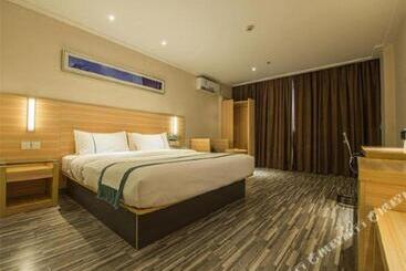 בית מלון כפרי City Comfort Inn Yulin Jincheng Center Municipal Government