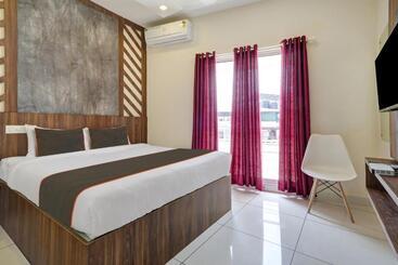 هتل Collection O Silver Stay Inn