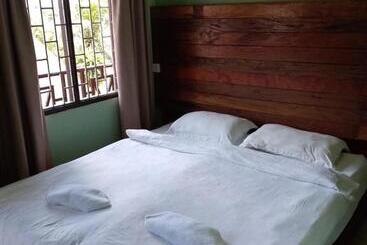 هتل Leng Saysana Guesthouse