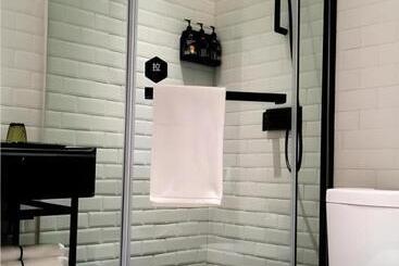 Premier City Comfort Hotel Wuhan Yellow Crane Shouyi Road Metro Station