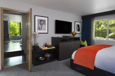 Sunset Marquis Hotel & Villas