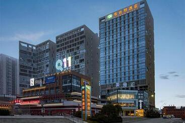 Vienna Hotel Guiyang North Station Dream City