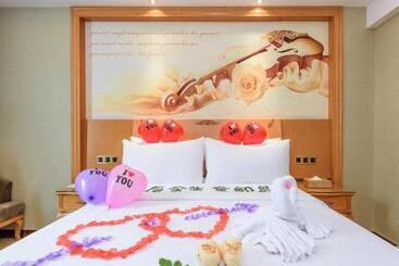 Vienna Hotel Nanning Anji Wanda 33rd Middle School Metro Station