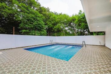 Fabhotel Sun Lux Grand Residency