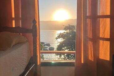 펜션 Beira Mar Chalé Portinho