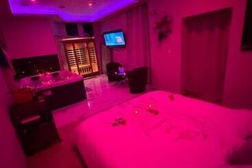 بنسيون Jacuzzi & Sauna Herrlisheim