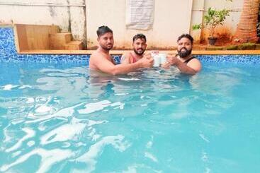 هاستل Zelosena By Rnb Hotel In Calangute