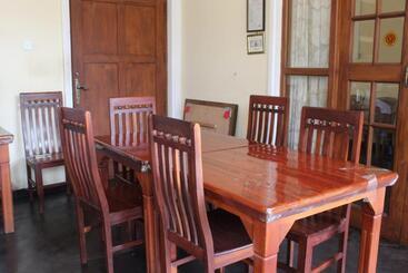 فندق Lanka Peter S House