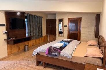 호텔 The Alpine Guest House