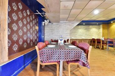 호텔 Super Townhouse Fateh Sagar Formerly Vatika Inn