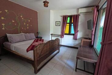 บ้านไม้คนเมือง Baan Mai Kon Muang Pai Resort