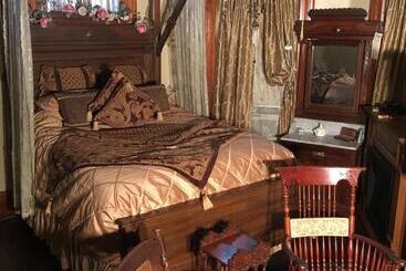 1884 Wildwood Bed And Breakfast Inn