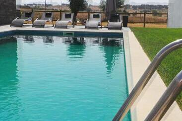 هاستل Dh Country House