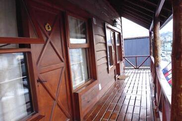 هتل آپارتمان Arwen Mesheken Apart