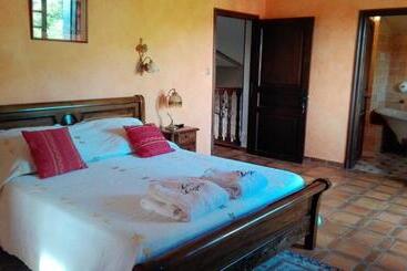 مبيت وإفطار Les Loges Du Jardin D Aymeric