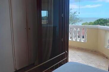 アパートホテル Villa Florencia