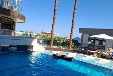 아파트호텔 White Tower Studiou 5 Stele