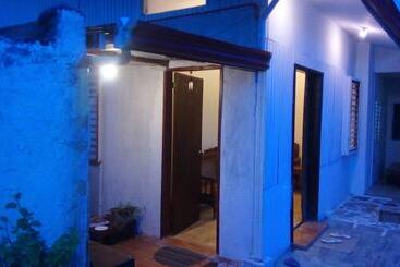 تختخواب و صبحانه Open Doors Haven