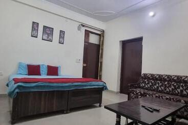 בית מלון כפרי Mahadev Apartments By Around Stays