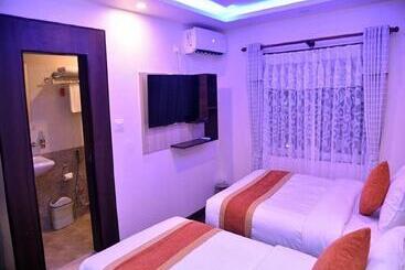 בית מלון כפרי Teo Grand Near Delhi Airport