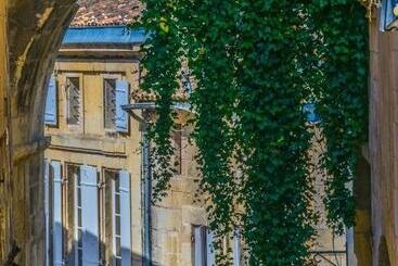 تختخواب و صبحانه Clos 1906