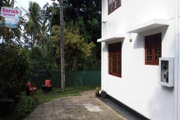 مبيت وإفطار Enrich Bungalow