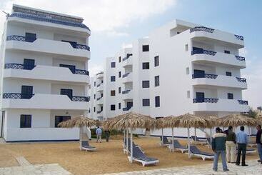 בית מלון כפרי Fayed Beach Resort