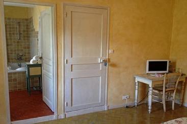 تختخواب و صبحانه Bastide Du Pin