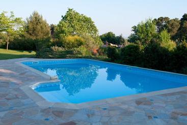 تختخواب و صبحانه Bastide Du Pin