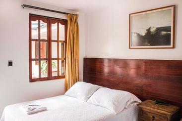 هتل Los Portales Inn