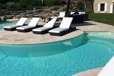 Bed and Breakfast Cabane Loges De Carlat