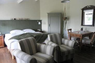 تختخواب و صبحانه De Turfstaeker