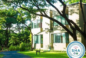 בית מלון כפרי Green@buriram