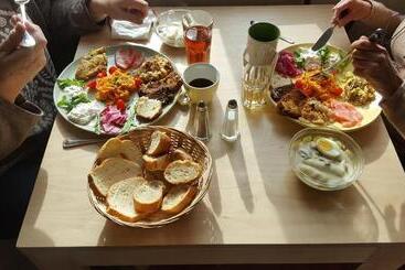 La Maison Rouge   Backpacker Hostel