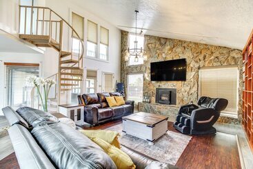 Сельский дом Deck, Putting Green & Views: Albuquerque Oasis