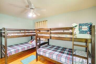 קוטג'' Berkshire Hideaway W/ Fire Pit & Playground!