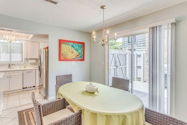 کلبه Bright North Myrtle Beach Home: Walk To Ocean!