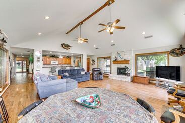 별장 Rhodes Retreat W/ Dock On Cedar Creek Lake!