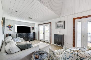 별장 Sunset Views & Large Deck: Home In Crystal Beach!