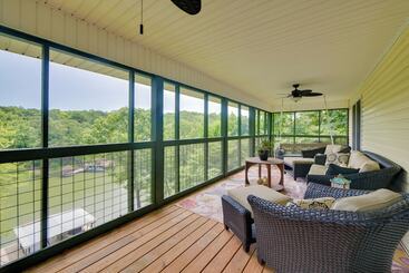 بيت ريفى Dock + Fire Pit: Waterfront Lake Martin Retreat!