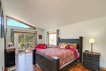 بيت ريفى Walk To Water: Camano Home W/ Ocean View Deck